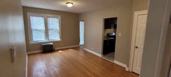 Building Photo - 6926 S Oglesby Ave