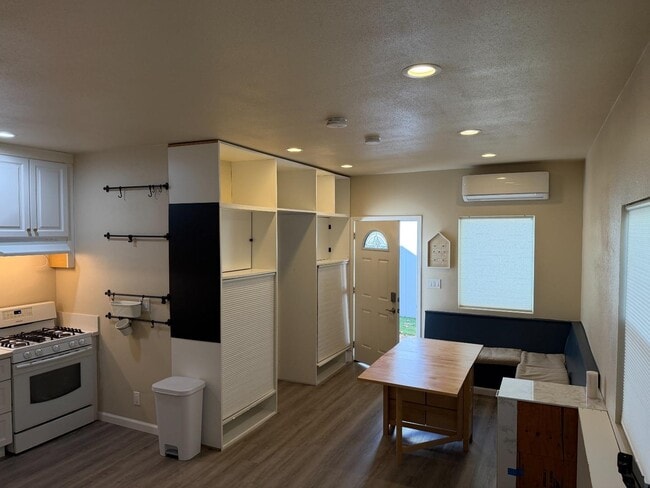 Building Photo - 32 Cambridge St