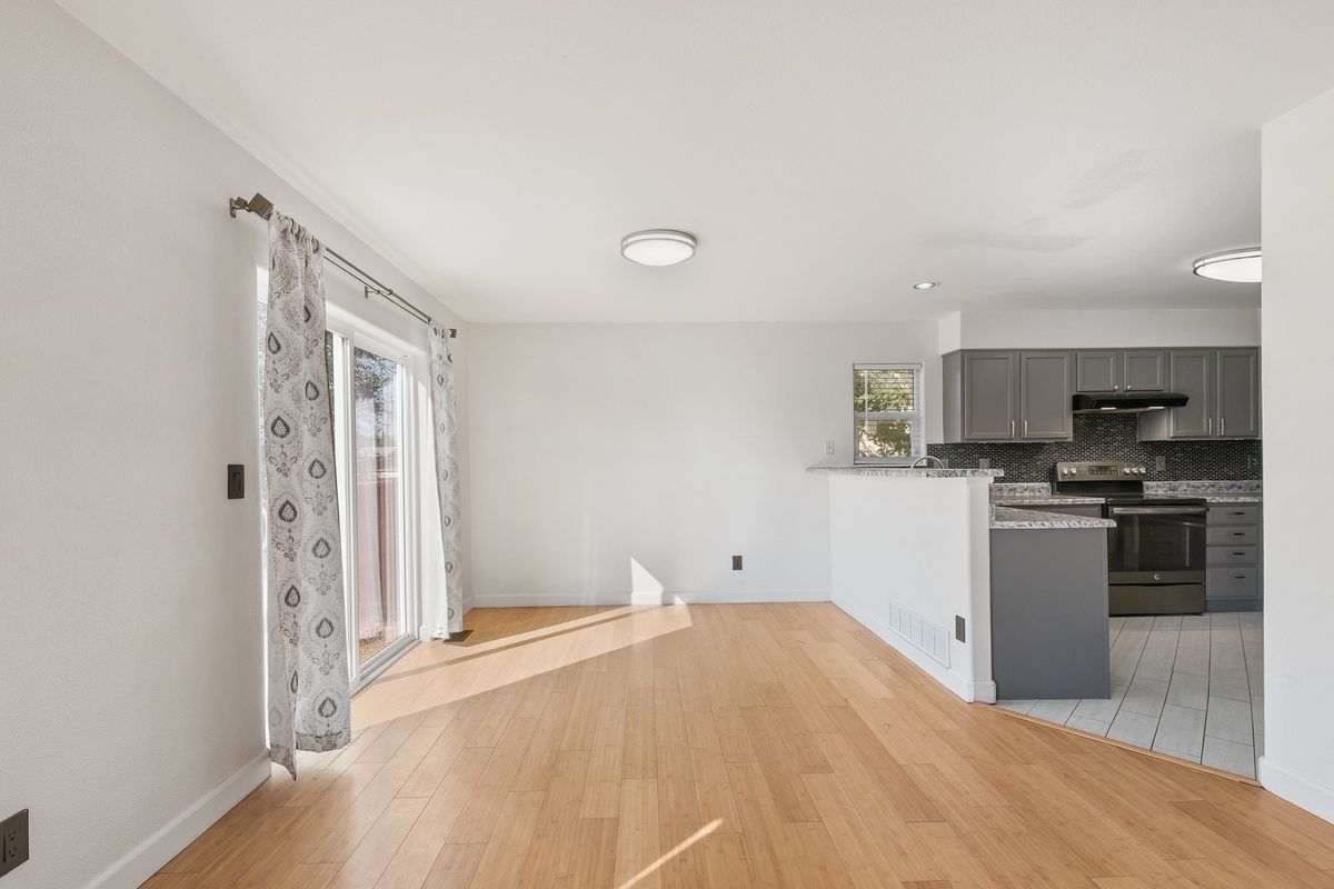 Building Photo - 8330 Dassel Dr