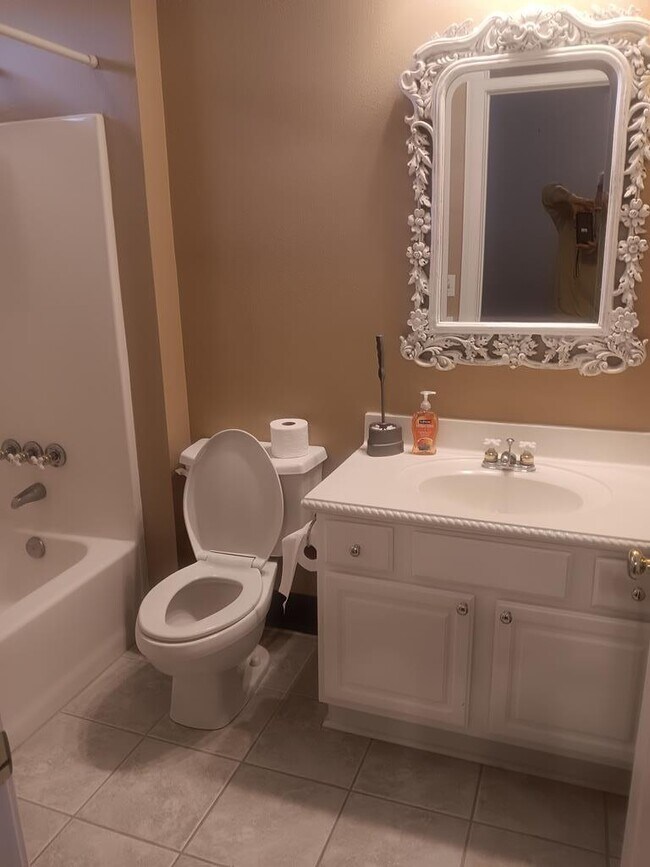 Building Photo - 12 Buckfast Ct