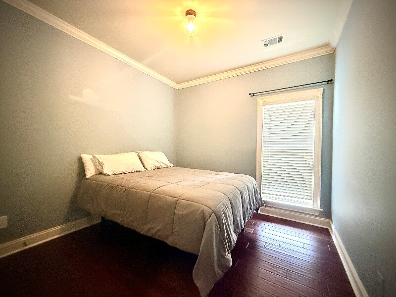 Building Photo - 5812 Lotus Cir