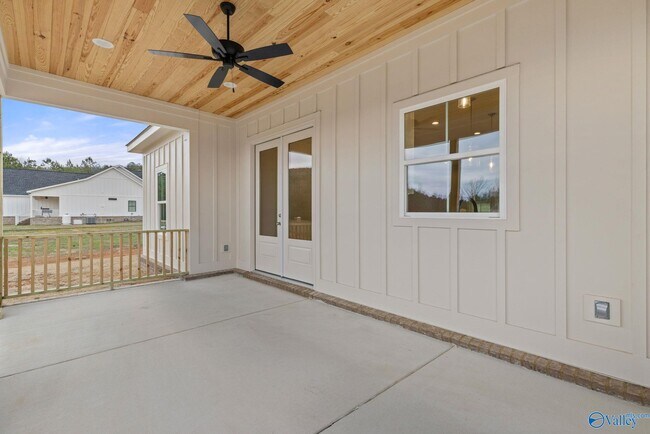 Building Photo - 219 Bush Rd SE