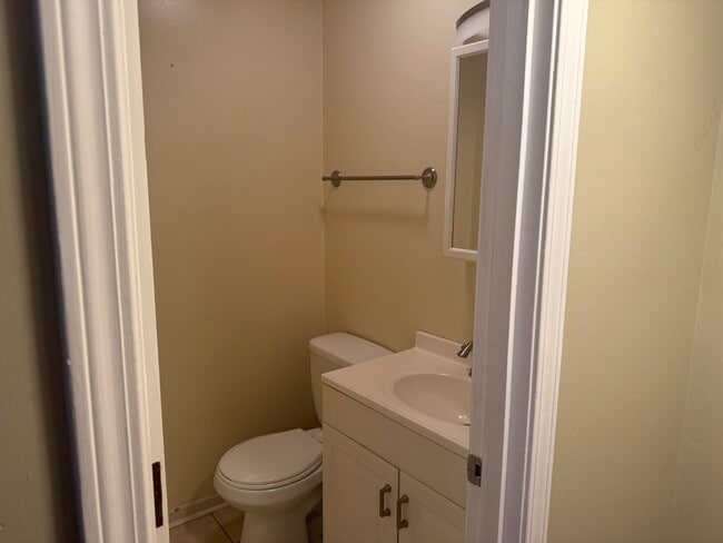 Building Photo - 246 Osage Ct