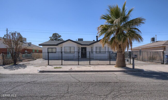 Building Photo - 9709 Vallarta Dr