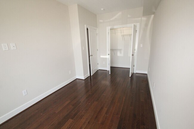 Building Photo - 1505 W Cary St