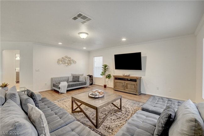 Building Photo - 1721 Sweet Pea Ave