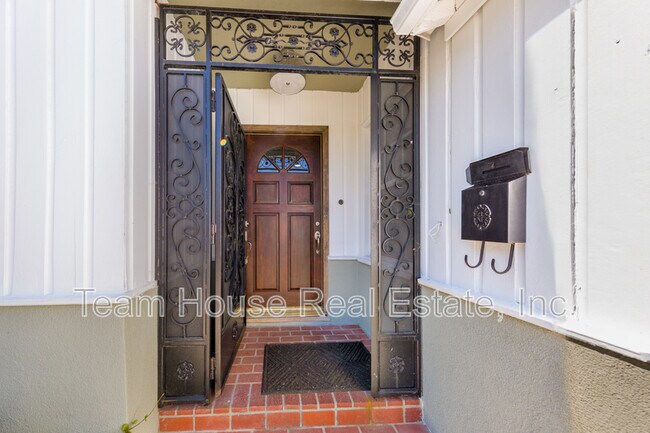 Building Photo - 19422 Welby Way