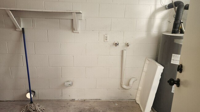 Building Photo - 3 bedroom 2 bath Ormond