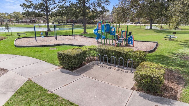 Building Photo - 17102 Mountain Crest Dr