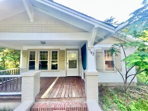 Building Photo - Cute 3 Bed 1 Bath in Highpoint!