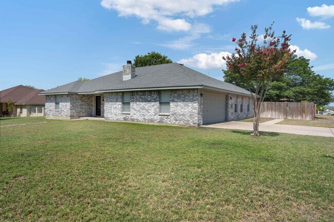 Building Photo - 113 White Feather Trail