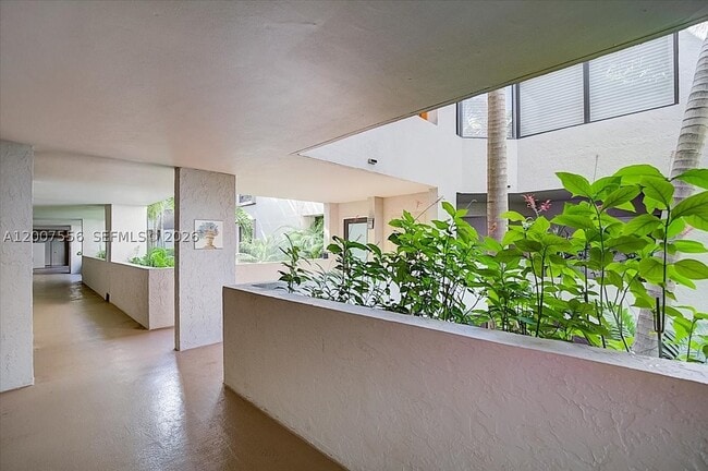 Building Photo - 276 Crandon Blvd