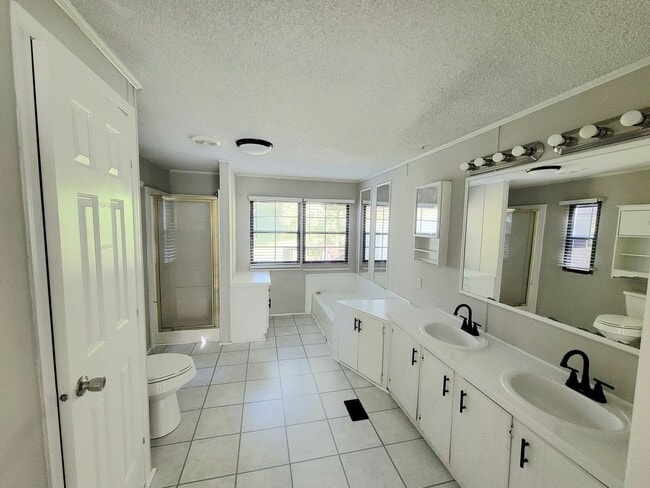 Building Photo - Stunning 3-bedroom, 2-bathroom home located in Charlotte, NC