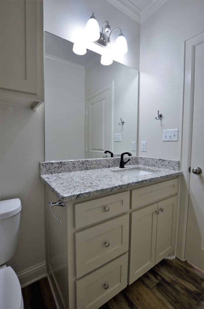 Building Photo - 3/2/2 in Whitehouse ISD!!