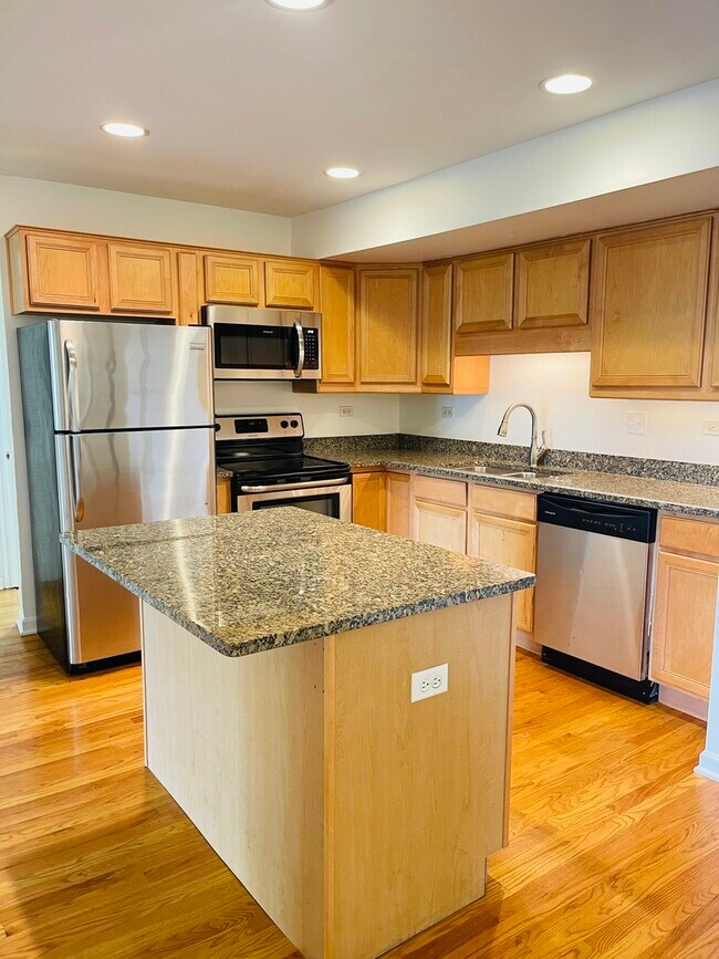 Building Photo - 600 W Russell St