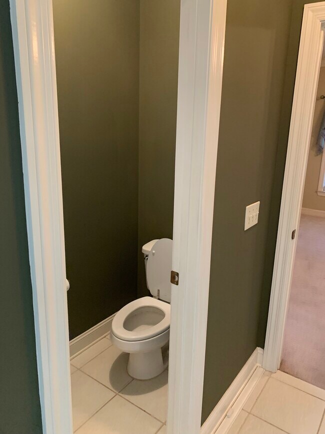 Master Bath - 208 Thoreau Ct