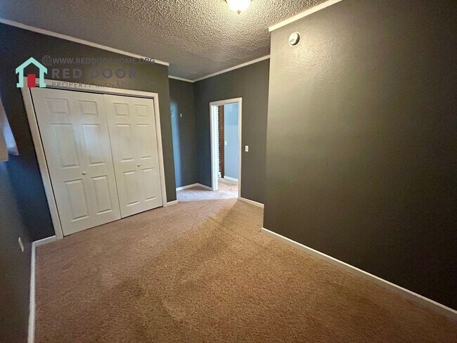 Building Photo - Spacious 3 Bed, 1 Bath Home – Pet Friendly...