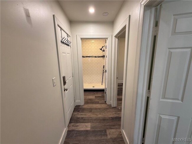 Building Photo - 193 Vermont St