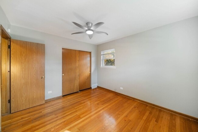 Building Photo - 27 E Thorndale Ave