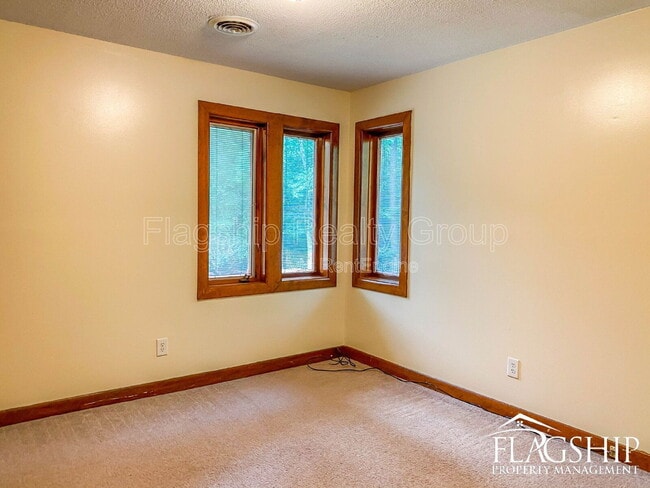 Building Photo - 1228 Forest Acres Dr