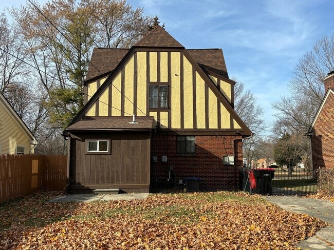 Building Photo - 21440 Lathrup St