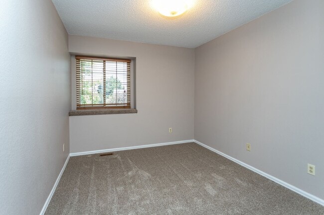 Building Photo - Charming 4-Bedroom Retreat with Modern Upd...