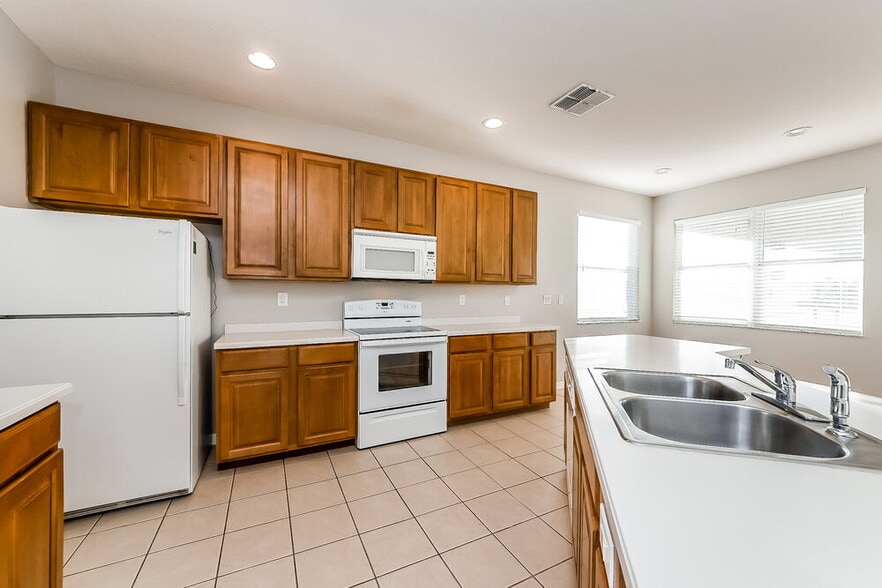 Building Photo - 2337 125th Dr E