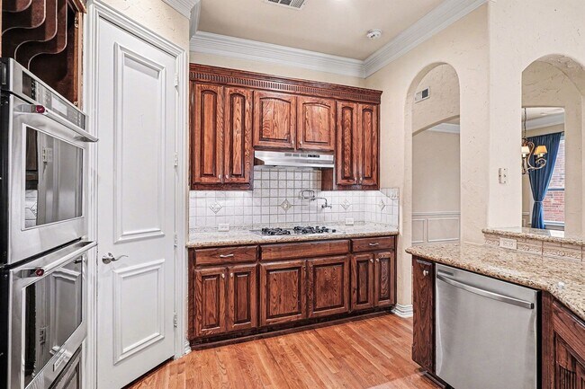 Building Photo - Beautiful home with classic styling, minutes away from Uptown, Oak Lawn, Cityplace, and Lower Gre...