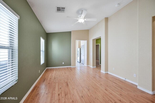 Building Photo - 81 S Criss Pl