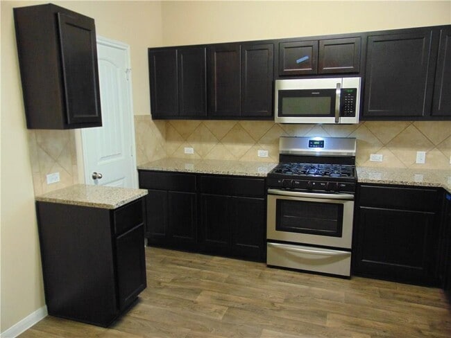 Building Photo - 305 Cibolo Creek Dr
