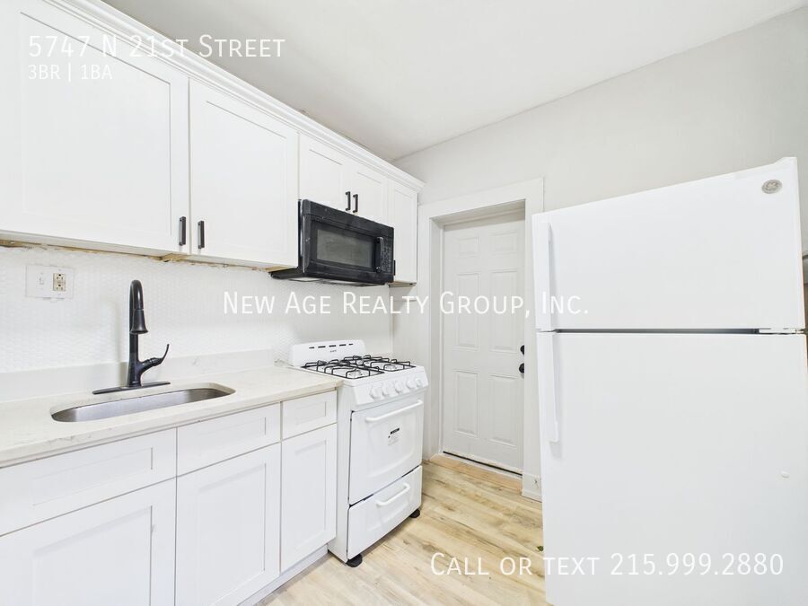 Building Photo - 5747 N 21st St