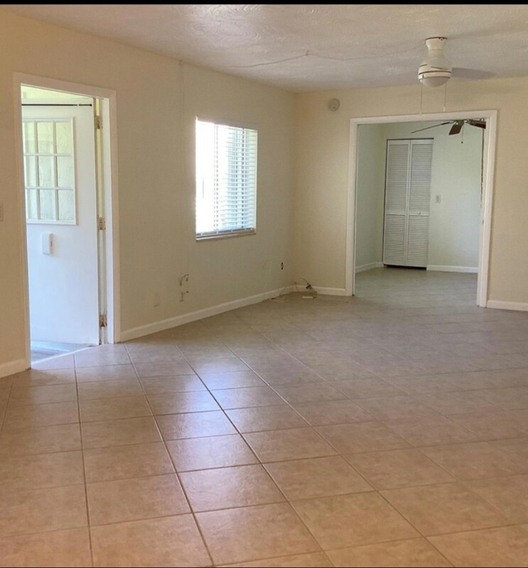 Building Photo - 5927 La Pinata Blvd