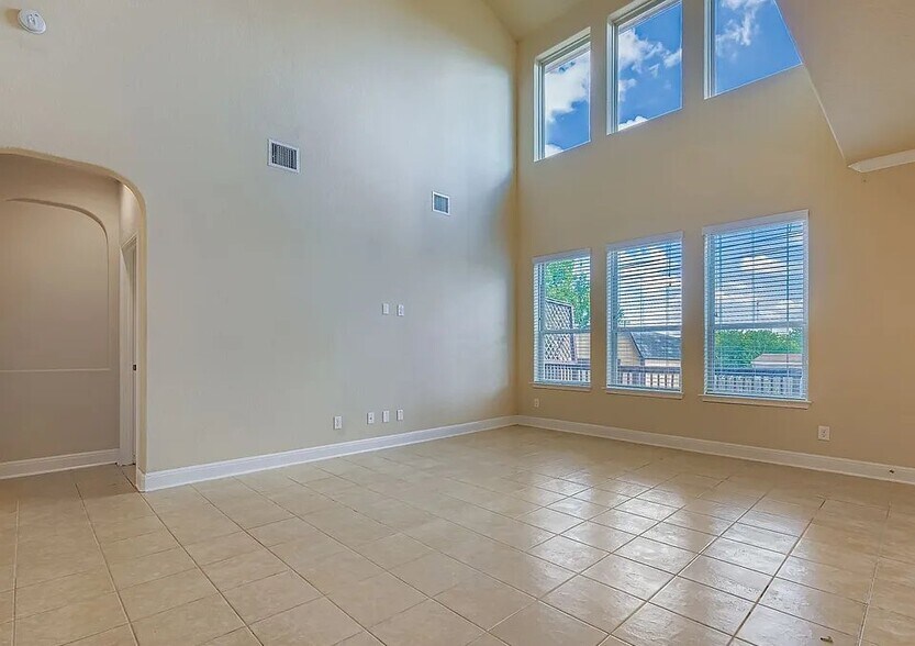 Building Photo - 220 Heavenly Vw