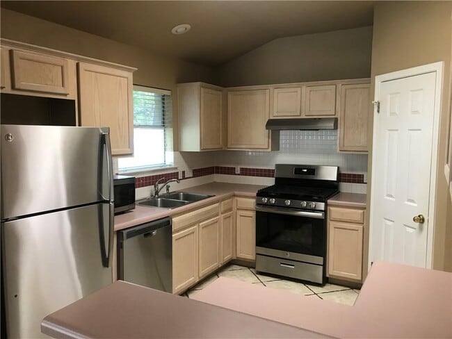 Building Photo - 2109 Lobelia Dr