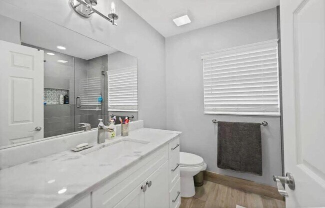 Building Photo - 11185 Grandview Mnr