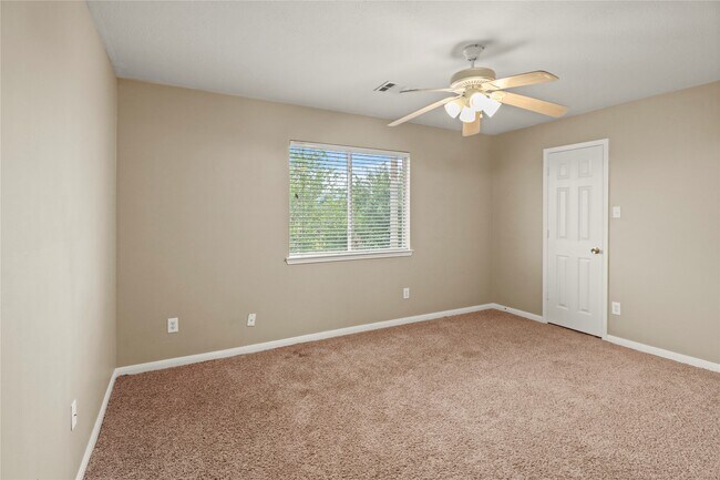 Building Photo - 10807 Oak Bayou Ln