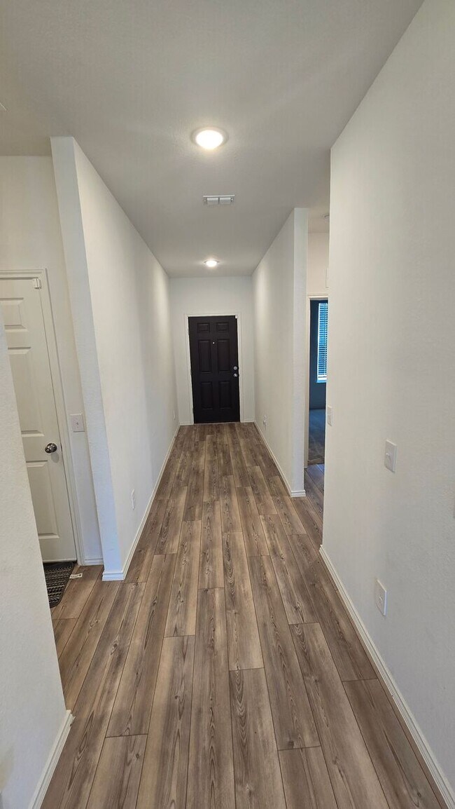 Building Photo - Move-In Special: $500 Off on 2nd Month’s R...