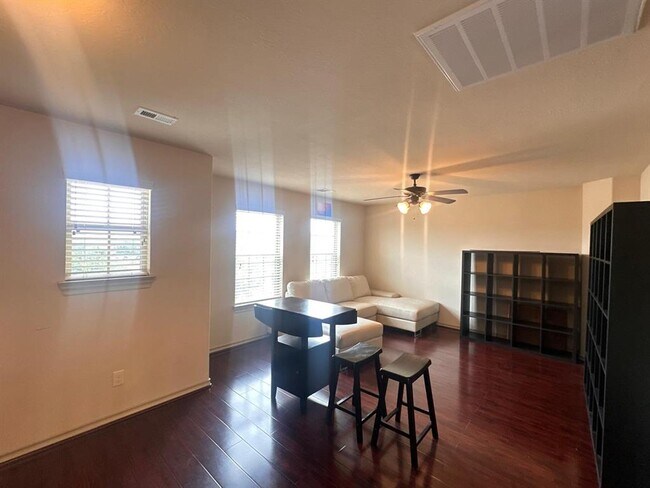 Building Photo - 2230 Argos Dr