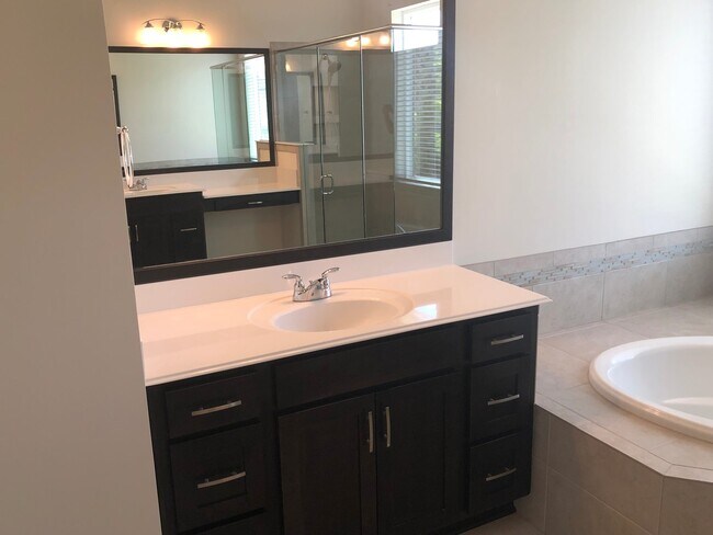 Building Photo - Beautiful 4B/3B plus office single family ...