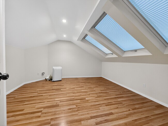 Building Photo - 4418 Corliss Ave N