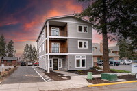 Building Photo - Spacious 1075 SF 2 bed in the Heart of Bend