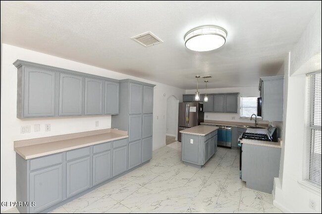 Building Photo - 1603 Villa Del Sol St