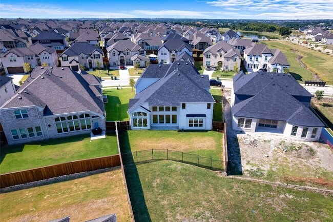 Building Photo - 2820 Shadybrook Dr