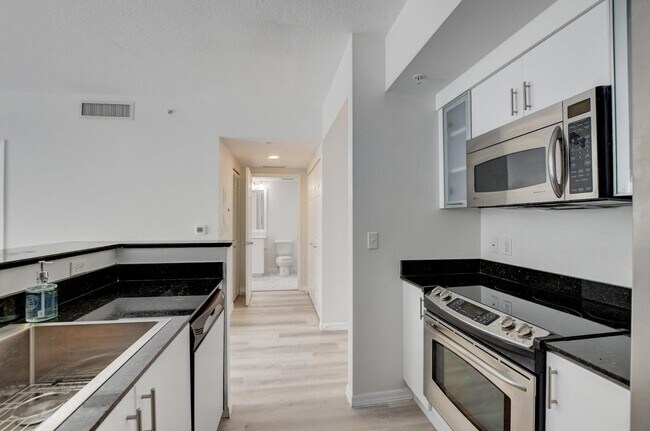 Building Photo - 700 E Boynton Beach Blvd