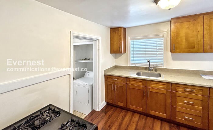 Building Photo - 605 E Santa Inez Ave