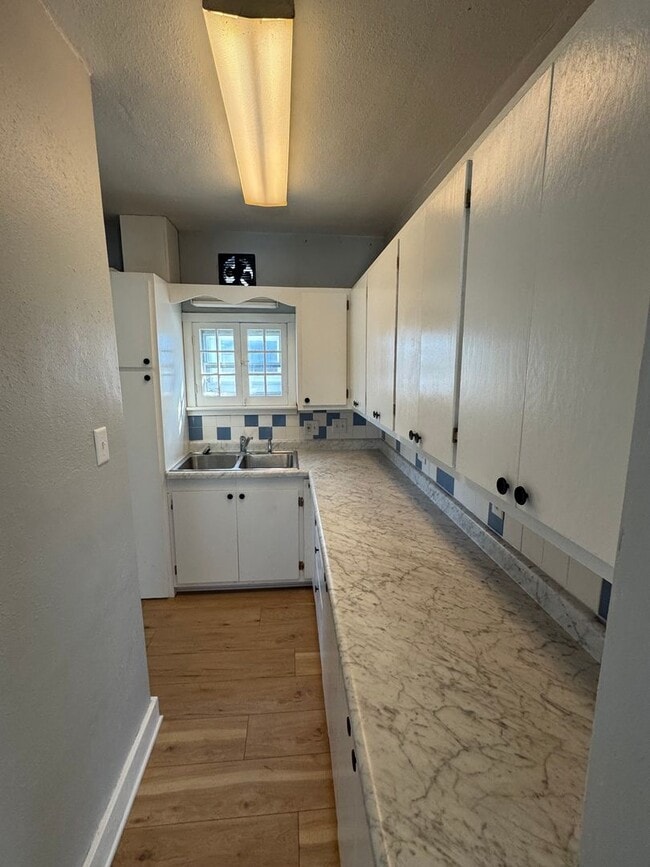 Building Photo - Waterloo 2 Bedroom House