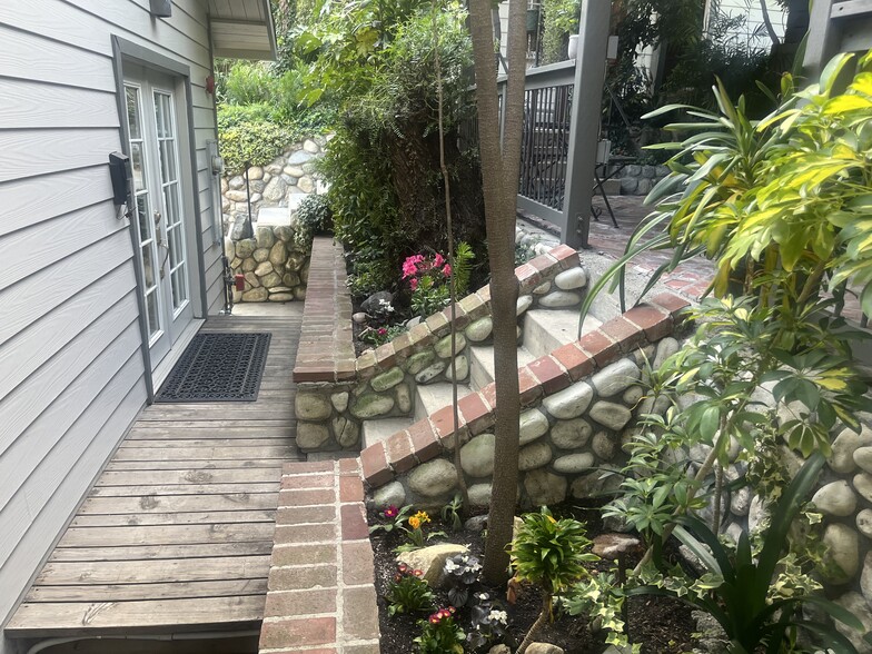 Building Photo - 2187 Stanley Hills Dr