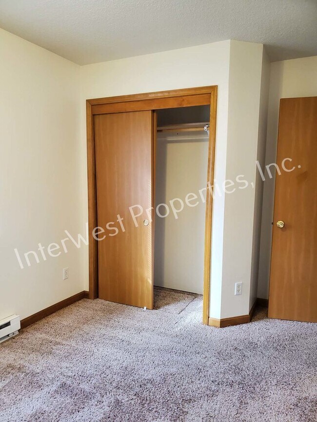 Building Photo - 2622 SE 84th Ave