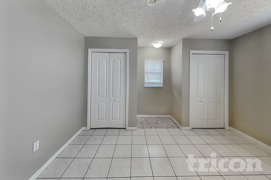 Building Photo - 7028 Covewood Dr