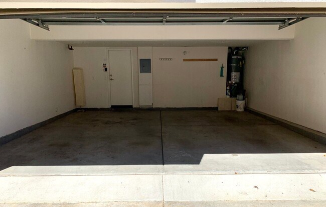 Building Photo - Enchanting 4 bedroom/2.5 bath property in the heart of Claremont Village